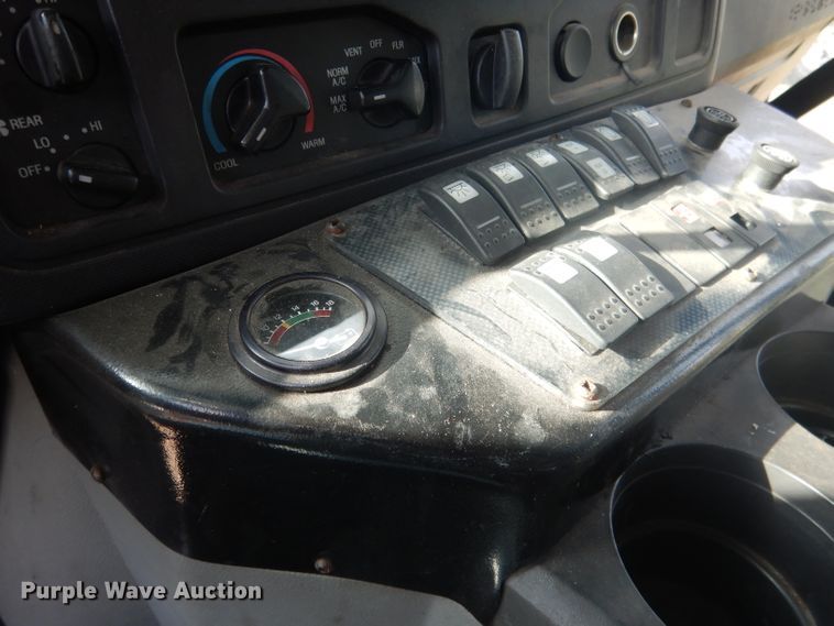 image for item FI9137 2009 Ford E450  shuttle bus