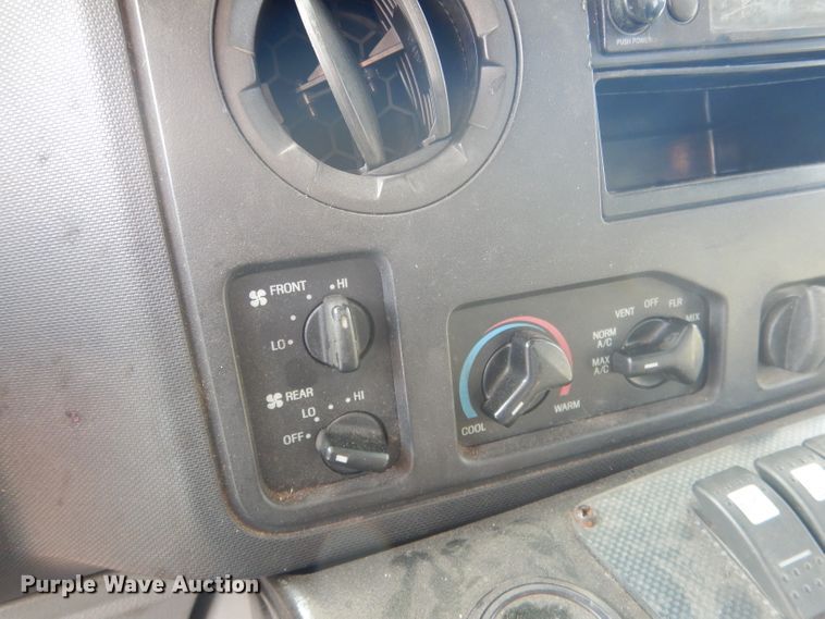 image for item FI9137 2009 Ford E450  shuttle bus