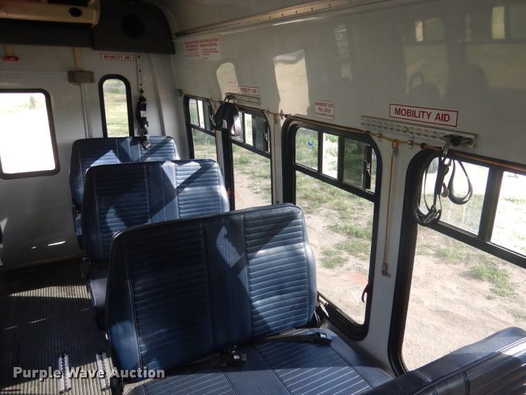 image for item FI9137 2009 Ford E450  shuttle bus
