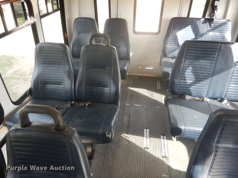 image for item FI9137 2009 Ford E450  shuttle bus