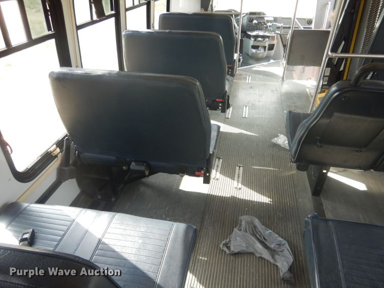 image for item FI9137 2009 Ford E450  shuttle bus