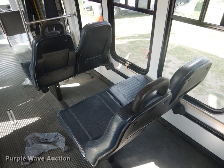 image for item FI9137 2009 Ford E450  shuttle bus