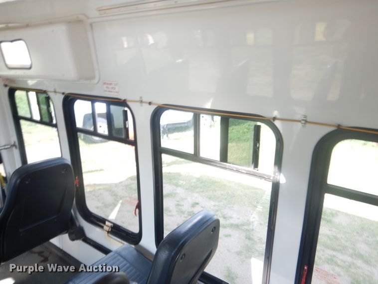 image for item FI9137 2009 Ford E450  shuttle bus