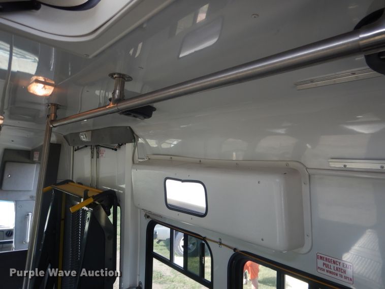 image for item FI9137 2009 Ford E450  shuttle bus