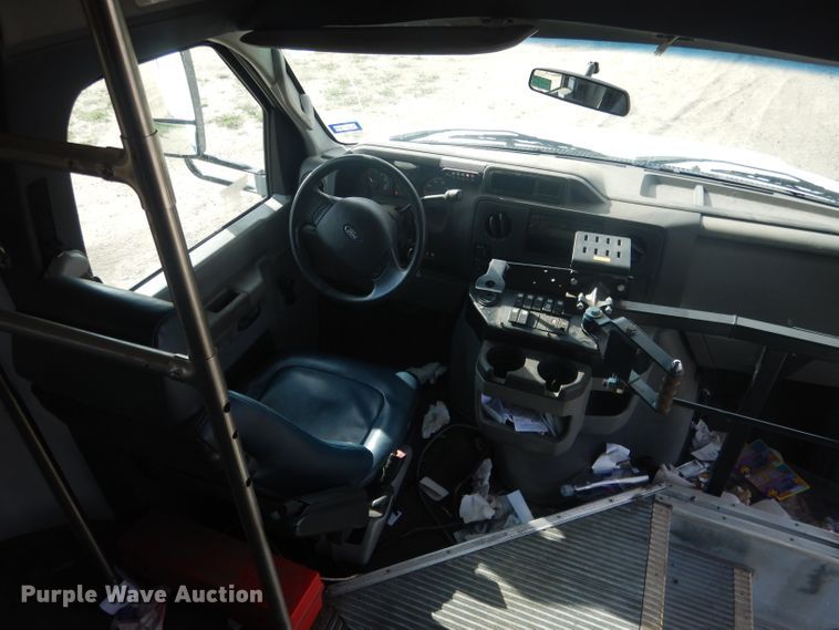 image for item FI9137 2009 Ford E450  shuttle bus