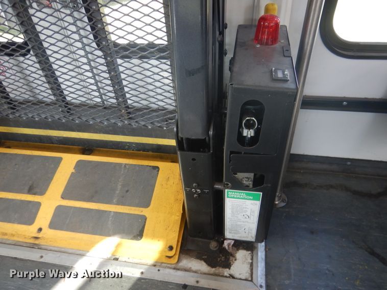 image for item FI9137 2009 Ford E450  shuttle bus