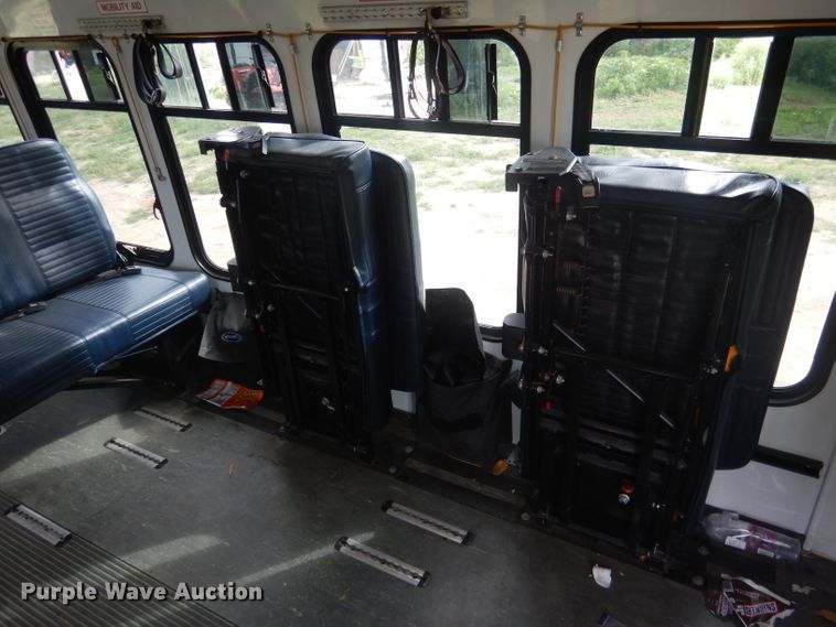 image for item FI9137 2009 Ford E450  shuttle bus