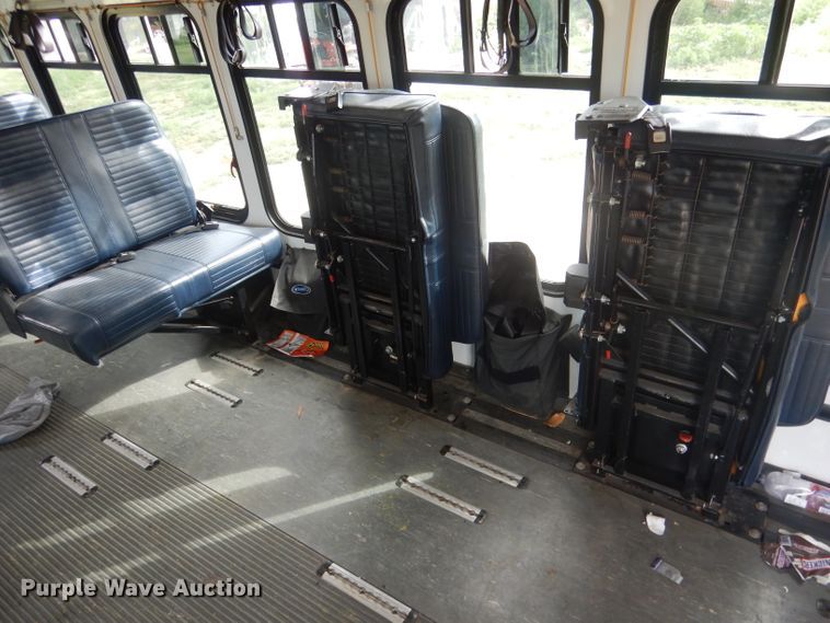 image for item FI9137 2009 Ford E450  shuttle bus