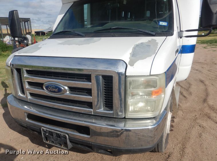 image for item FI9137 2009 Ford E450  shuttle bus