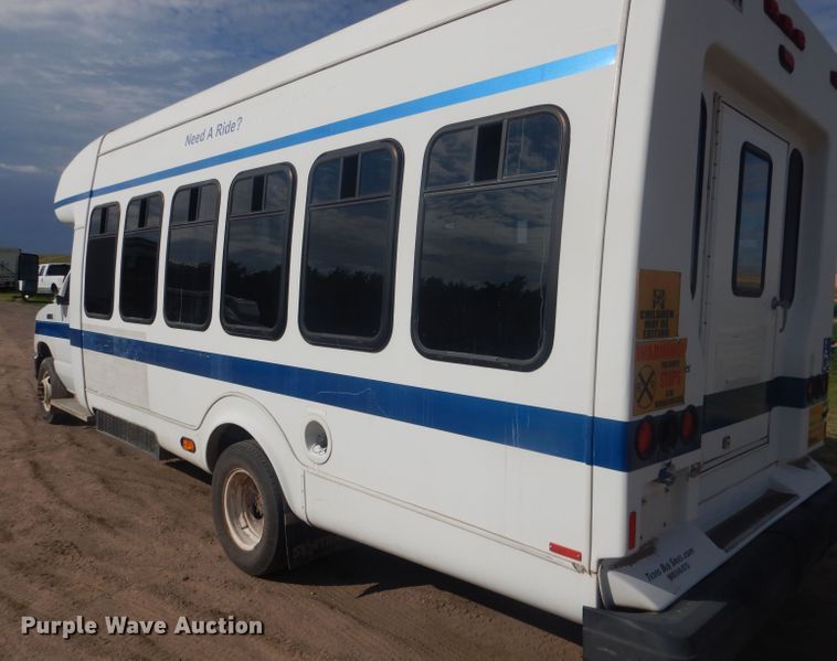 image for item FI9137 2009 Ford E450  shuttle bus