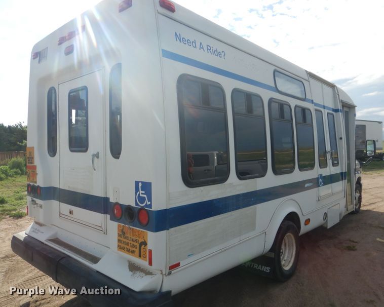 image for item FI9137 2009 Ford E450  shuttle bus