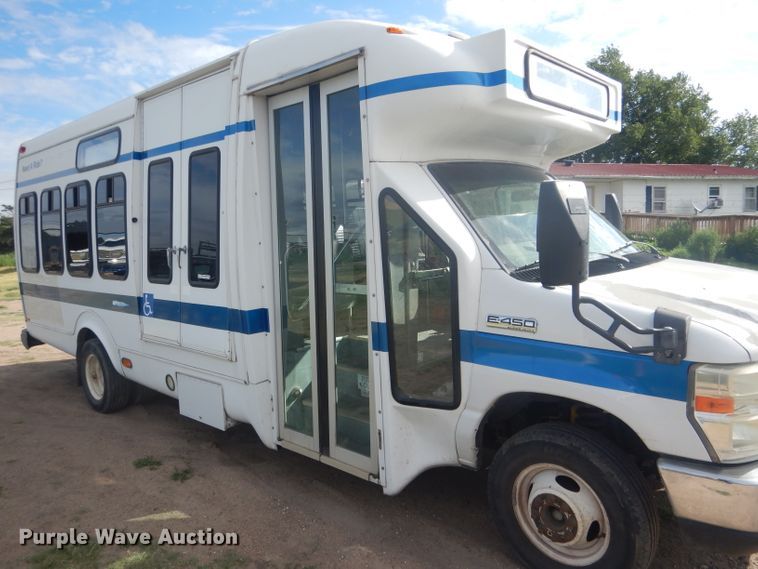 image for item FI9137 2009 Ford E450  shuttle bus