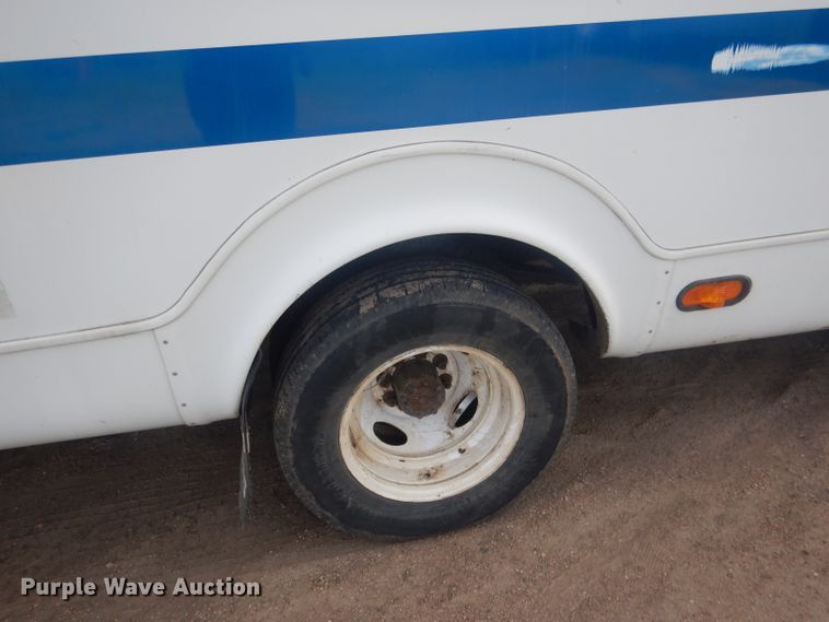 image for item FI9137 2009 Ford E450  shuttle bus