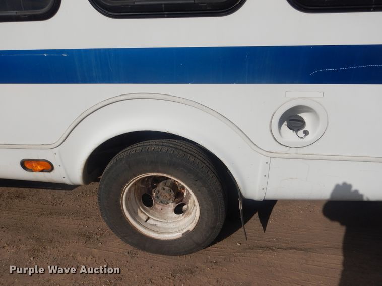 image for item FI9137 2009 Ford E450  shuttle bus