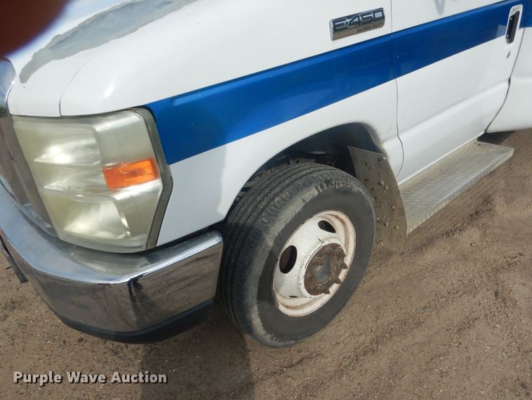 image for item FI9137 2009 Ford E450  shuttle bus