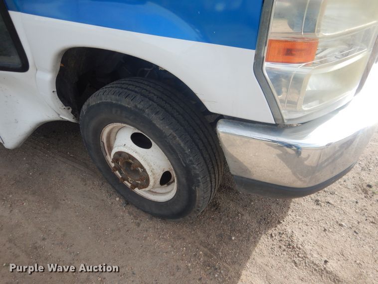 image for item FI9137 2009 Ford E450  shuttle bus