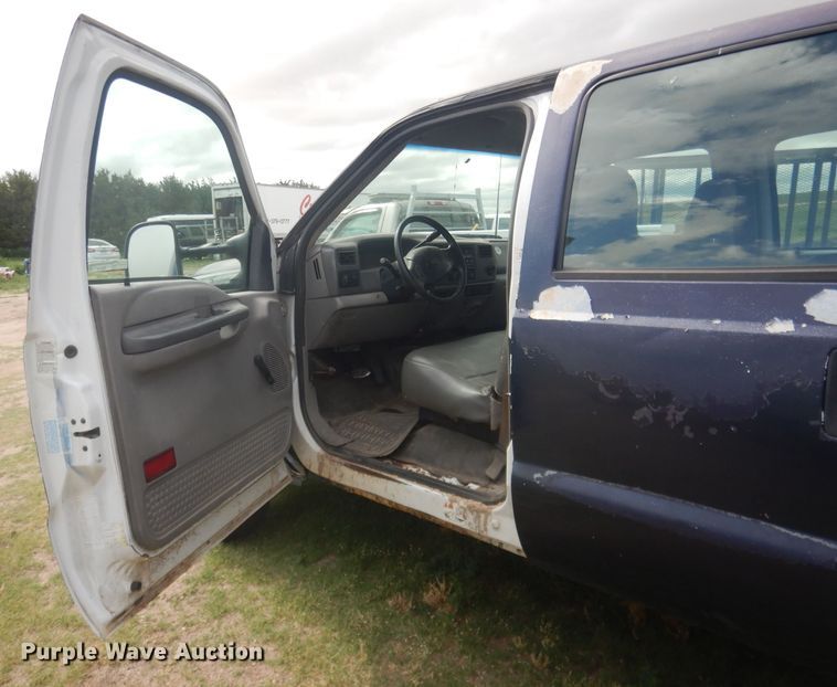 image for item FI9140 2001 Ford F450 Super Duty  Crew Cab flatbed truck