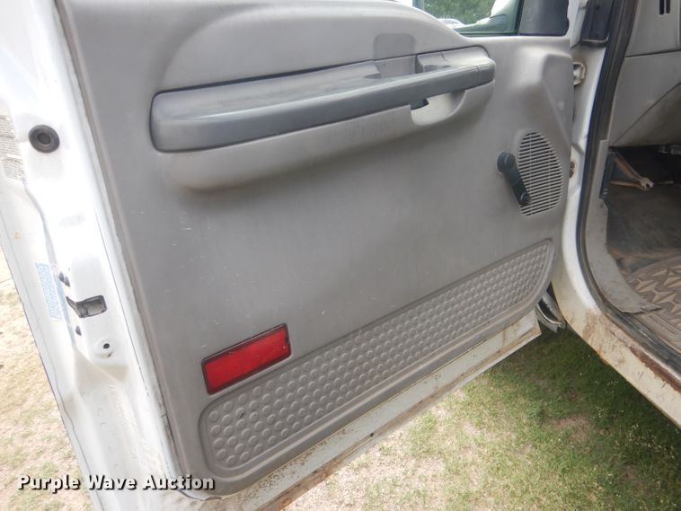 image for item FI9140 2001 Ford F450 Super Duty  Crew Cab flatbed truck