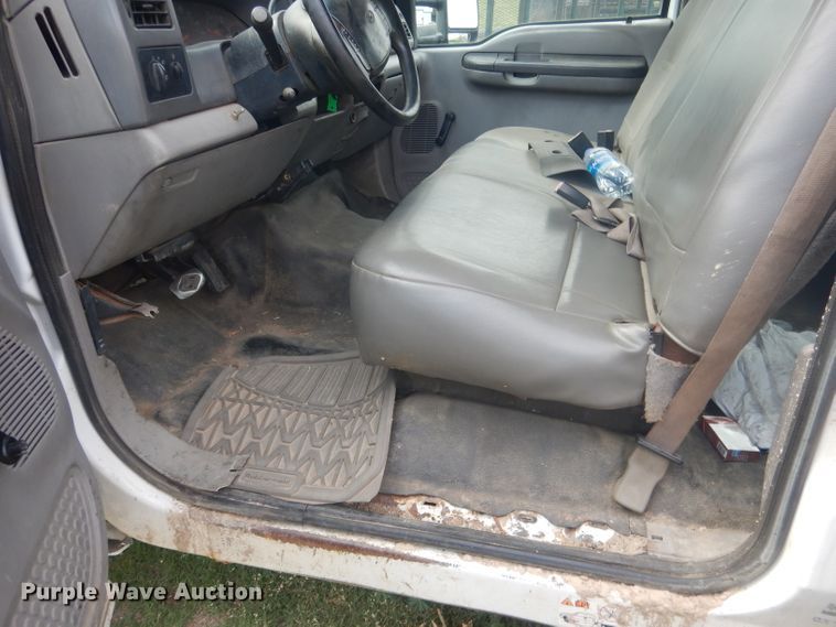 image for item FI9140 2001 Ford F450 Super Duty  Crew Cab flatbed truck