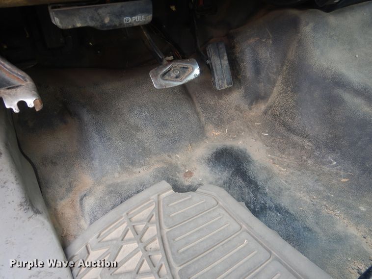 image for item FI9140 2001 Ford F450 Super Duty  Crew Cab flatbed truck