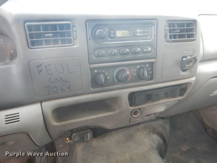 image for item FI9140 2001 Ford F450 Super Duty  Crew Cab flatbed truck