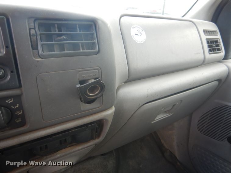 image for item FI9140 2001 Ford F450 Super Duty  Crew Cab flatbed truck