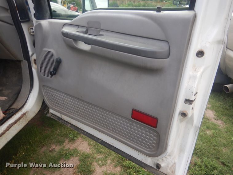 image for item FI9140 2001 Ford F450 Super Duty  Crew Cab flatbed truck