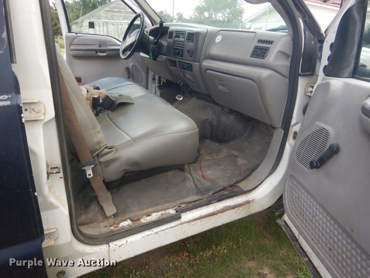 image for item FI9140 2001 Ford F450 Super Duty  Crew Cab flatbed truck