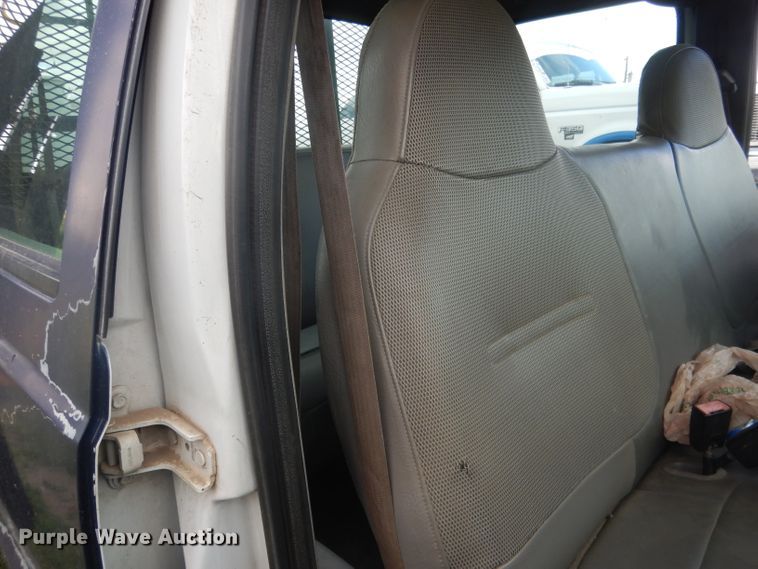 image for item FI9140 2001 Ford F450 Super Duty  Crew Cab flatbed truck