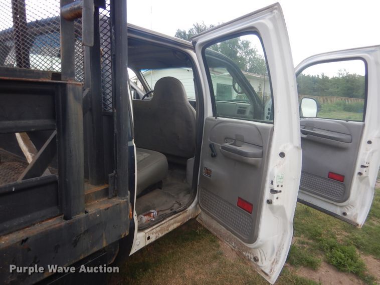 image for item FI9140 2001 Ford F450 Super Duty  Crew Cab flatbed truck