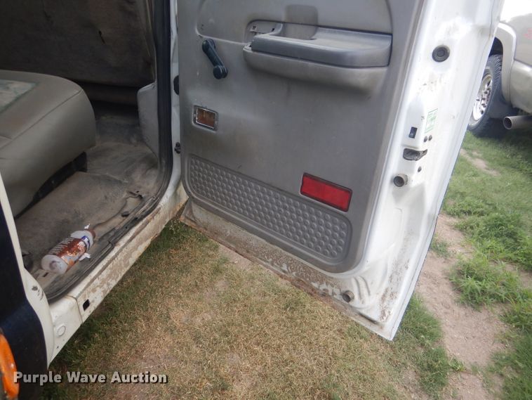 image for item FI9140 2001 Ford F450 Super Duty  Crew Cab flatbed truck