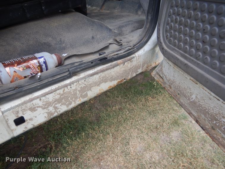 image for item FI9140 2001 Ford F450 Super Duty  Crew Cab flatbed truck