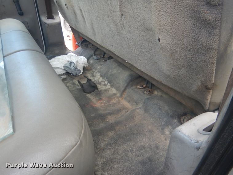 image for item FI9140 2001 Ford F450 Super Duty  Crew Cab flatbed truck