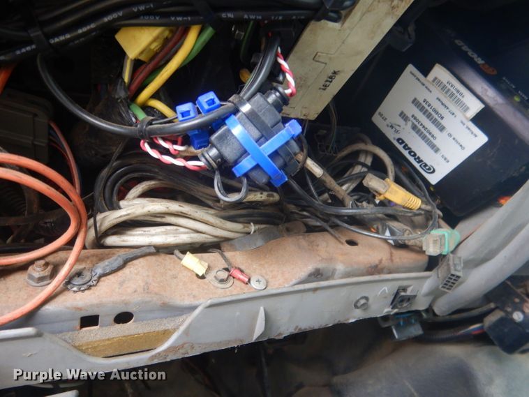 image for item FI9140 2001 Ford F450 Super Duty  Crew Cab flatbed truck