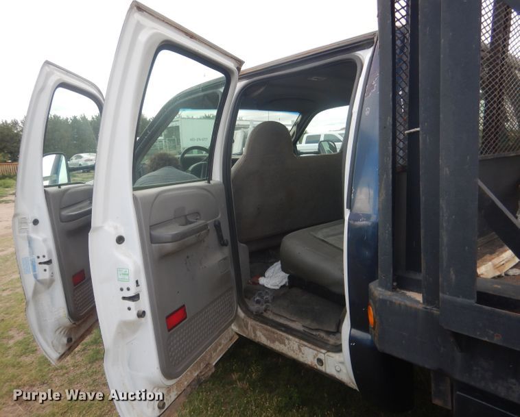 image for item FI9140 2001 Ford F450 Super Duty  Crew Cab flatbed truck