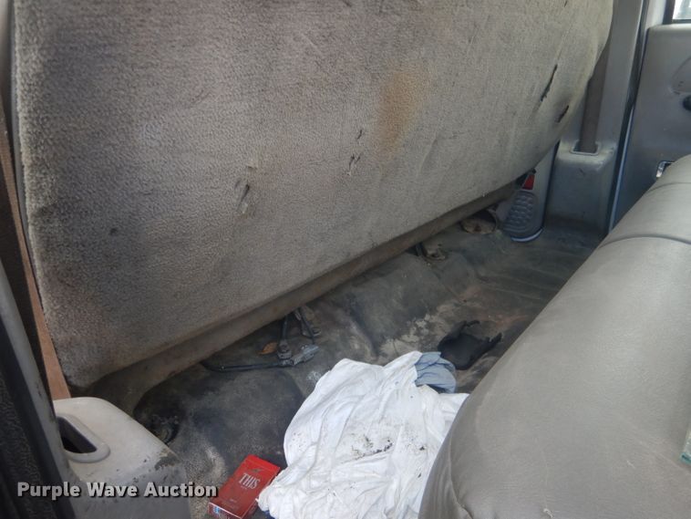 image for item FI9140 2001 Ford F450 Super Duty  Crew Cab flatbed truck