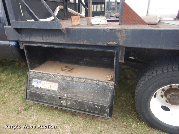 image for item FI9140 2001 Ford F450 Super Duty  Crew Cab flatbed truck