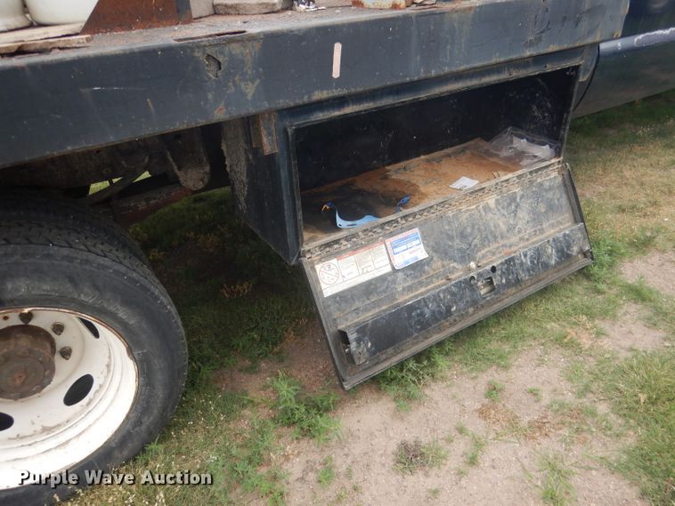 image for item FI9140 2001 Ford F450 Super Duty  Crew Cab flatbed truck