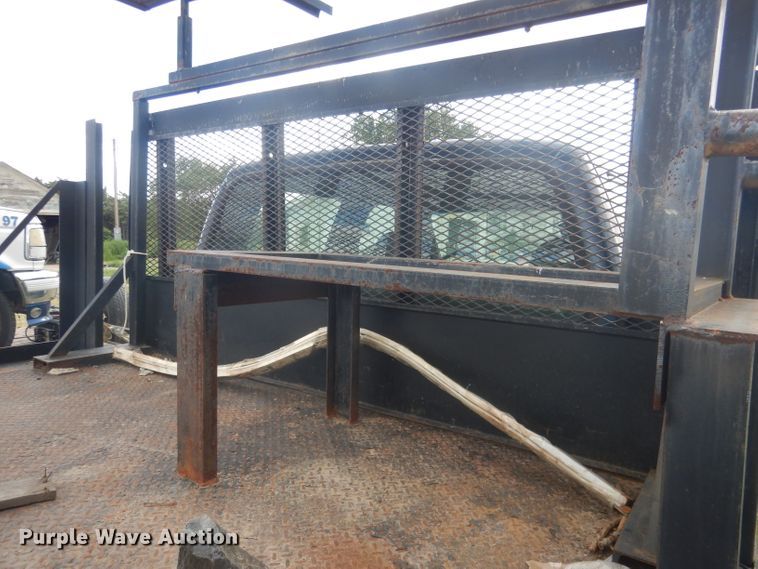 image for item FI9140 2001 Ford F450 Super Duty  Crew Cab flatbed truck