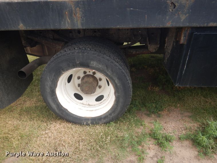 image for item FI9140 2001 Ford F450 Super Duty  Crew Cab flatbed truck