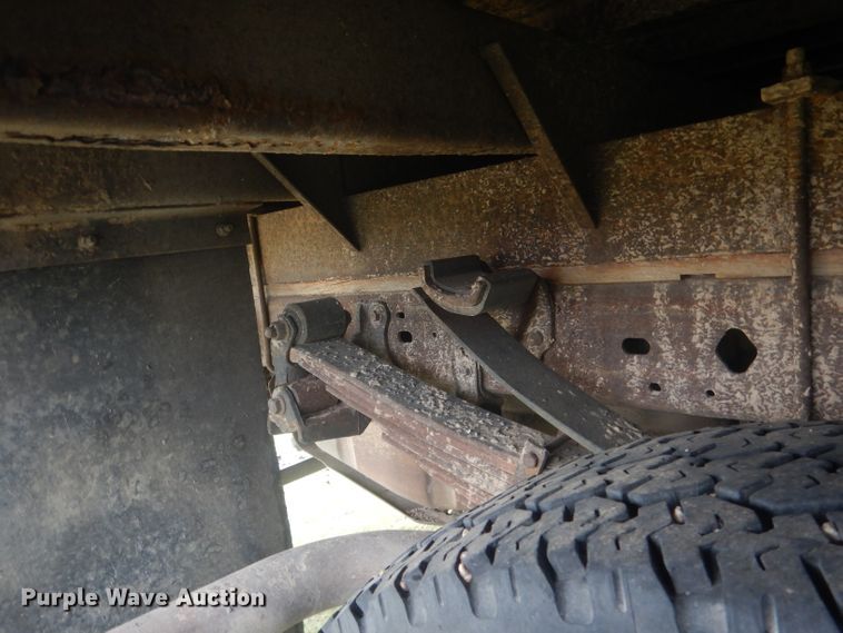 image for item FI9140 2001 Ford F450 Super Duty  Crew Cab flatbed truck