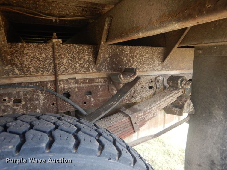 image for item FI9140 2001 Ford F450 Super Duty  Crew Cab flatbed truck