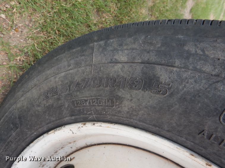 image for item FI9140 2001 Ford F450 Super Duty  Crew Cab flatbed truck