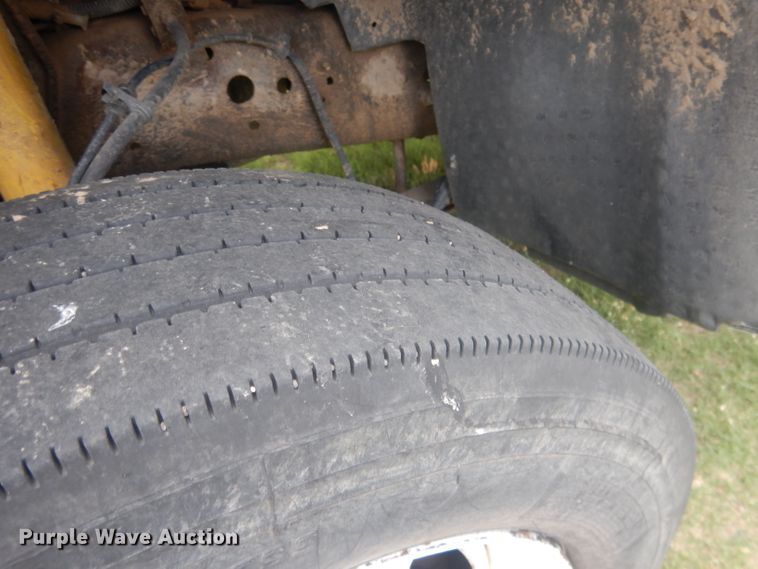 image for item FI9140 2001 Ford F450 Super Duty  Crew Cab flatbed truck