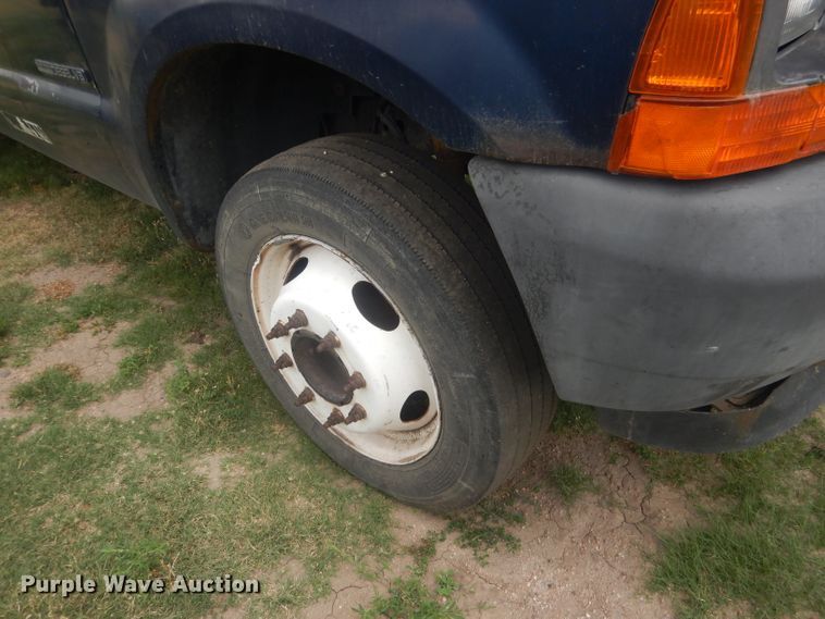 image for item FI9140 2001 Ford F450 Super Duty  Crew Cab flatbed truck