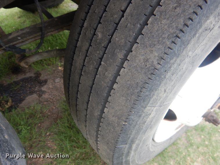 image for item FI9140 2001 Ford F450 Super Duty  Crew Cab flatbed truck