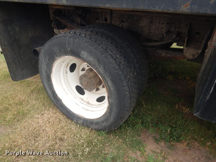 image for item FI9140 2001 Ford F450 Super Duty  Crew Cab flatbed truck