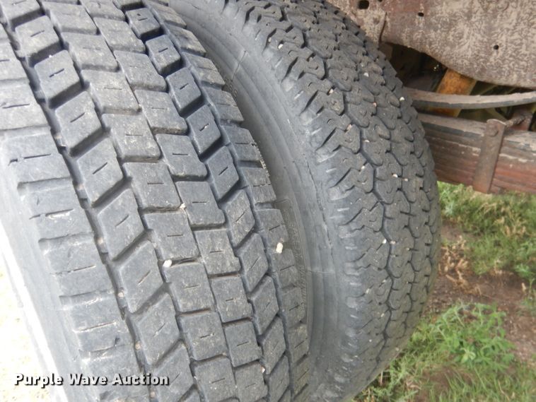 image for item FI9140 2001 Ford F450 Super Duty  Crew Cab flatbed truck