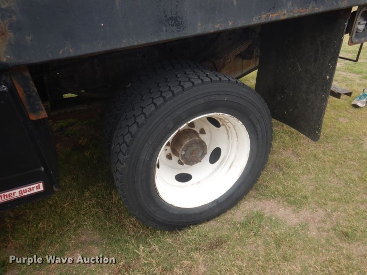 image for item FI9140 2001 Ford F450 Super Duty  Crew Cab flatbed truck