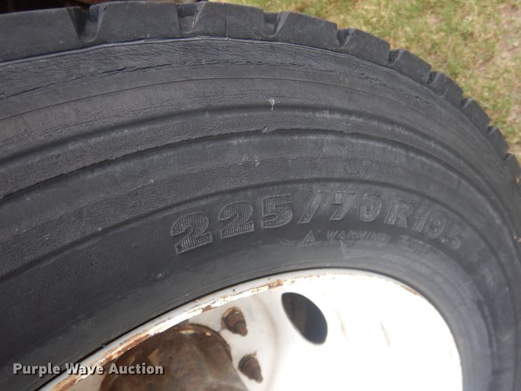 image for item FI9140 2001 Ford F450 Super Duty  Crew Cab flatbed truck